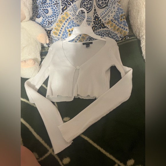 Solid button crop cardigan, white, from forever 21, size medium, only worn once - Picture 2 of 3